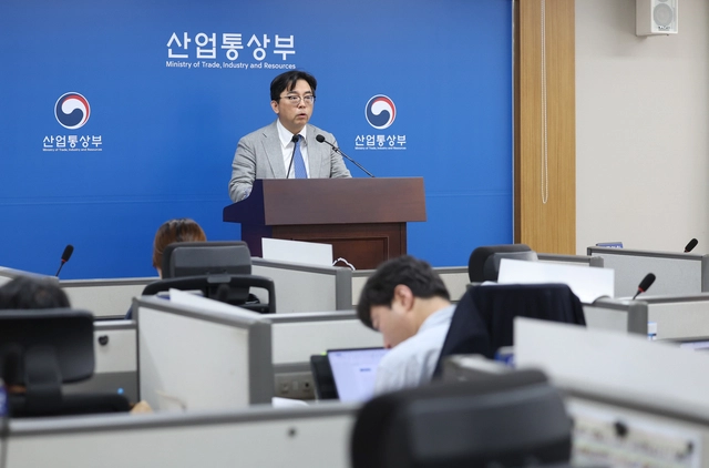 박정성 산업통상부 무역투자실장은 1일 정부세종청사 산업부 기자실에서 브리핑을 한 후 질의응답 시간을 가졌다. [산업부 제공]
