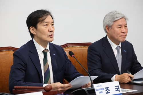 조국 조국혁신당 비상대책위원장이 9일 서울 여의도 국회에서 열린 비상대책위원회 기자간담회에서 발언하고 있다.  [연합뉴스]