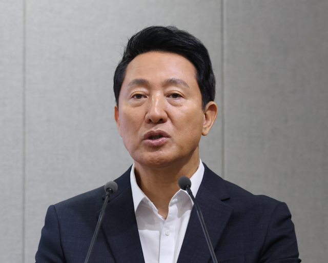 오세훈 서울시장이 서울시청에서 ‘청년안심주택 임차인 보호 및 재구조화 방안’을 발표하고 있다. [연합뉴스]