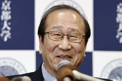 노벨화학상 수상자 기타가와 교수. AP 연합뉴스.