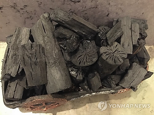 숯  ※ 위 사진은 기사 내용과 직접적인 관련이 없습니다.[연합뉴스 자료사진]