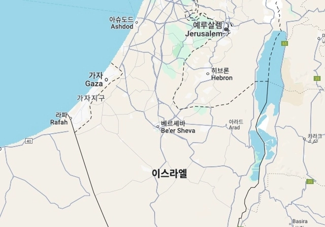 가자지구. 남북 40~50㎞ 동서 6~12㎞의 길다란 형상에 지중해에 면해 있다.