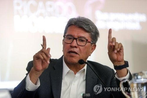지난 2023년 7월 5일 멕시코시티에서 열린 한 행사에 대선주자 자격으로 참석한 집권 국가재생운동(모레나·MORENA)당의 전(前) 연방상원 원내대표 리카르도 몬레알. [EPA=연합뉴스]