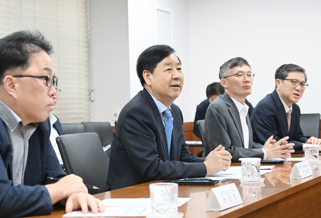 구윤철(왼쪽 두번째) 부총리 겸 기획재정부 장관이 10일 서울 종로구 정부서울청사에서 열린 외청장 회의를 주재하고 있다. [기재부]