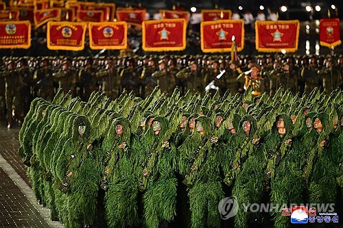지난 10일 김일성광장에서 노동당 창건 80주년 경축 열병식이 성대히 거행됐다고 조선중앙통신이 11일 보도했다. 사진은 길리슈트를 착용한 북한군.   [평양 조선중앙통신=연합뉴스]