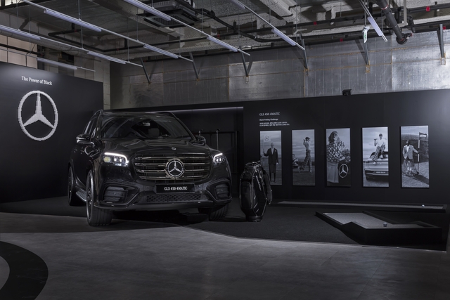 메르세데스 벤츠코리아가 오는 19일까지 서울 이태원 ‘모드127’에서 운영하는 브랜드 팝업 ‘스튜디오 블랙’에 전시된 GLS 450 4매틱 AMG 라인 프리미엄 나이트 에디션. 벤츠코리아 제공