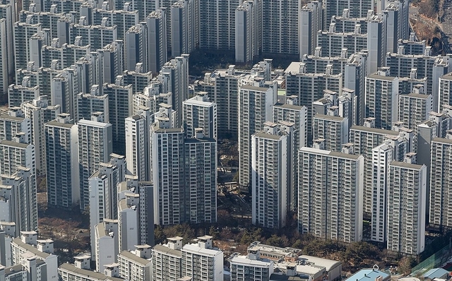 서울 송파구 롯데월드타워 전망대에서 바라본 아파트 단지들. [연합뉴스]