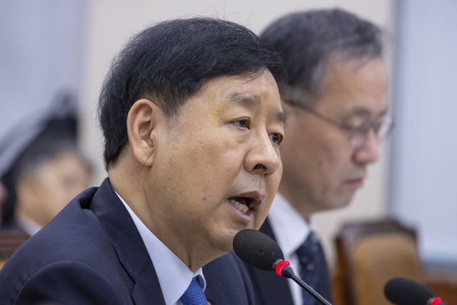 구윤철 부총리 겸 기획재정부 장관이 13일 국회에서 열린 기획재정위원회 국정감사에서 야당 의원의 질의에 답하고 있다. [연합뉴스 제공]