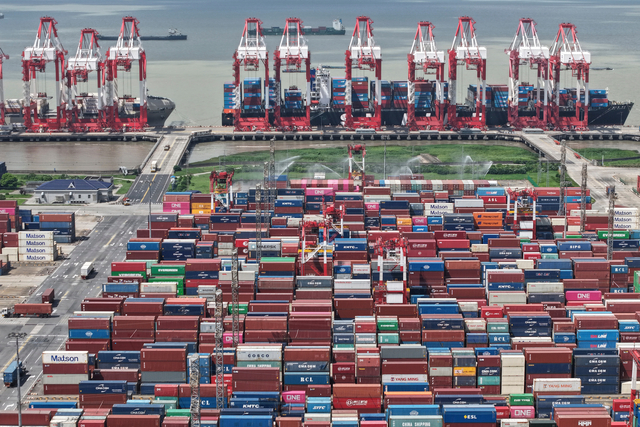 상하이 수출품 선적항. AP 연합뉴스