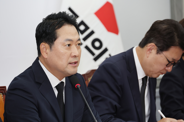 국민의힘 장동혁 대표가 13일 서울 여의도 국회에서 열린 최고위원회의에서 발언하고 있다. 연합뉴스