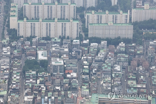 서울 롯데월드타워 전망대 서울스카이에서 바라본 서울 시내 아파트·빌라 밀집지. [연합뉴스]