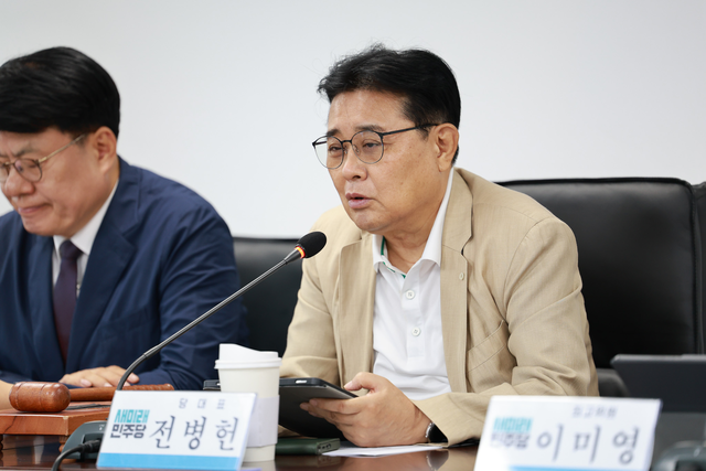 전병헌 새미래민주당 대표가 지난 9월 10일 여의도 한양빌딩 새민주 당사에서 최고위원회의를 열어 공개발언을 하고 있다.<새미래민주당 홈페이지 사진>