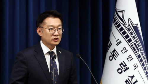 김남준 대변인이 14일 용산 대통령실에서 현안 관련 브리핑을 하고 있다.   [연합뉴스]