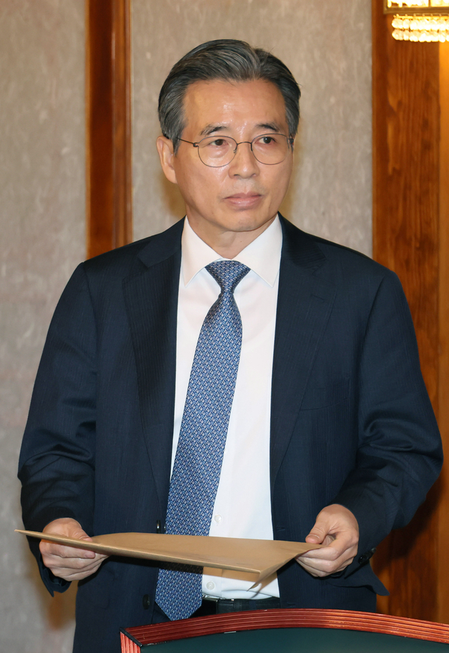 김용범 대통령실 정책실장이 12일 서울 종로구 총리공관에서 열린 고위당정협의회에 참석하고 있다. 연합뉴스