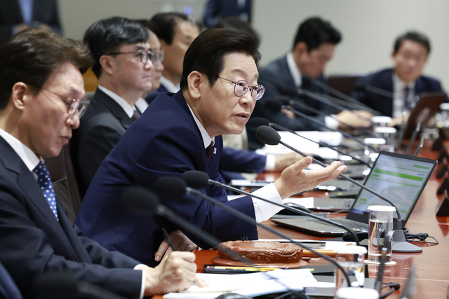 이재명 대통령이 14일 서울 용산 대통령실 청사에서 열린 국무회의에서 발언하고 있다. [대통령실통신사진기자단]