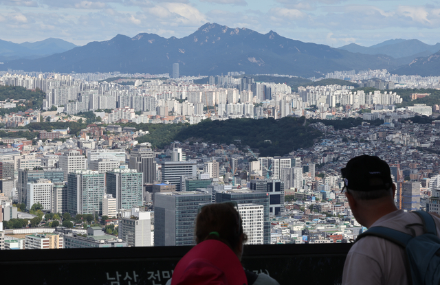 서울 남산에서 바라본 강북 집합건물(아파트·다세대·연립·오피스텔). [연합뉴스 제공]