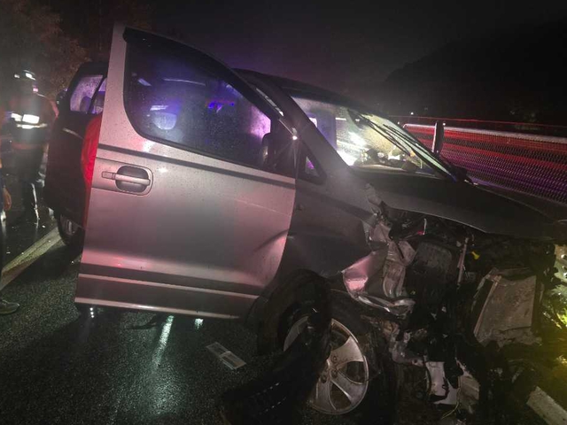 승합차 단독 사고 현장. 강원특별자치도소방본부