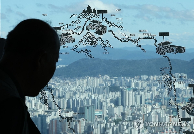 서울 남산에서 바라본 강북 아파트·다세대·연립·오피스텔 모습. [연합뉴스]