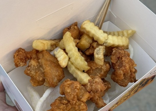 진주 남강유등축제 한 푸드트럭에서 판매된 1만원짜리 닭강정. SNS갈무리