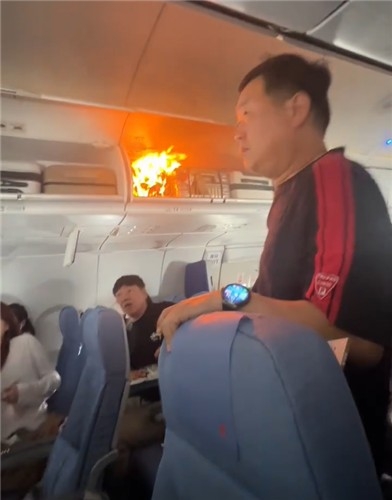 18일 인천행 중국국제항공 기내 화재. [웨이보 캡처. 연합뉴스]