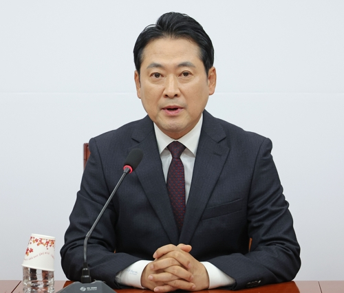 장동혁  국민의힘 대표가 17일 서울 여의도 국회에서 기자간담회를 하고 있다.  [연합뉴스]