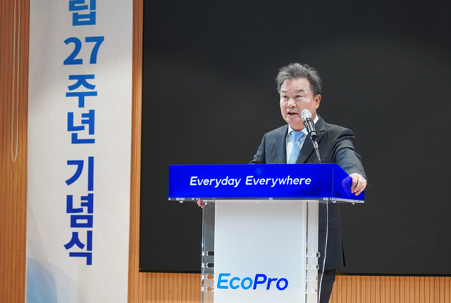 이동채 에코프로 창업주가 22일 창립 27주년을 맞아 충북 오창 본사에서 열린 창립기념식에서 기념사를 발표하고 있다. 에코프로 제공.