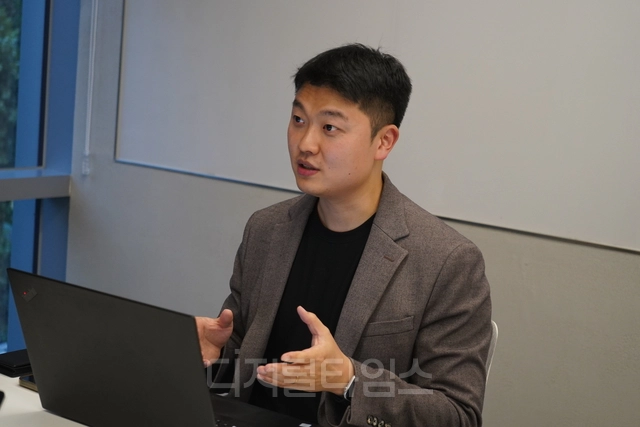 권기원 한국교육파트너스 각자대표가 디지털타임스와 인터뷰하고 있다. 임성원 기자