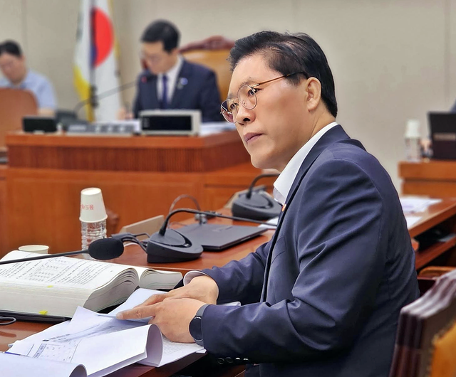 국회 법제사법위원회 소속 송석준 국민의힘 의원.<송석준 국회의원 페이스북 사진 갈무리>