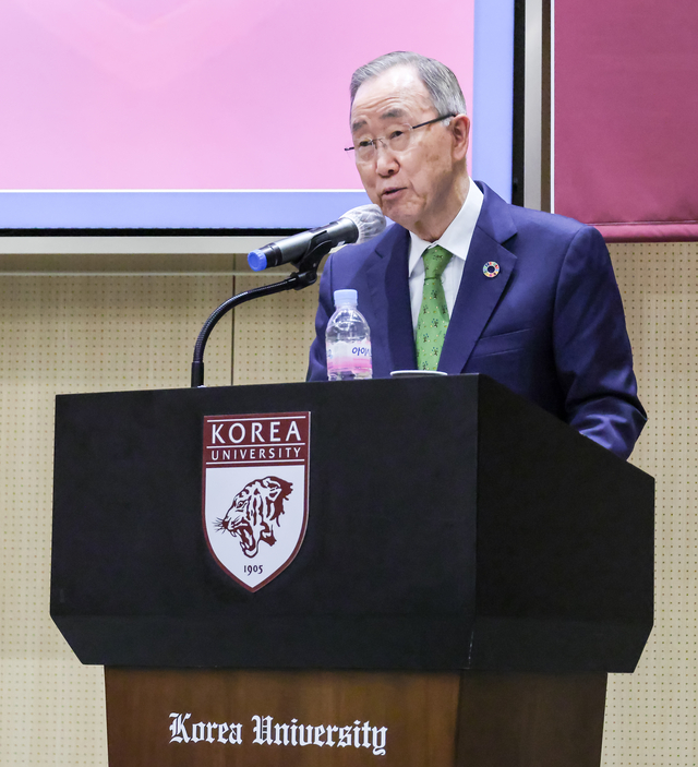 반기문 전 유엔 사무총장이 27일 서울 성북구 고려대 SK미래관 최종현홀에서 열린 사이버보안 국제 학술대회 ‘KU-ICCSP 2025’에서 ‘지속가능발전목표 및 ESG를 위한 사이버보안의 역할’ 주제로 기조연설하고 있다. 박동욱기자 fufus@