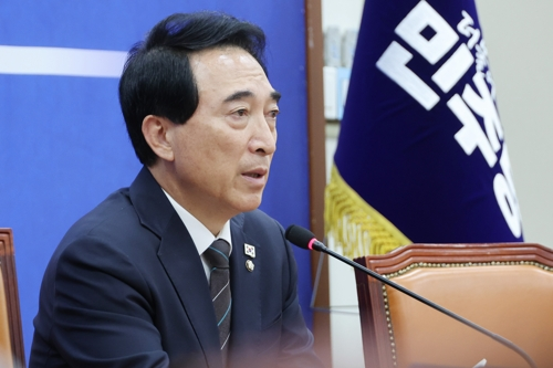 박수현 더불어민주당 수석대변인이 26일 서울 여의도 국회에서 부동산 대책 등 현안 관련 기자간담회를 하고 있다.  [연합뉴스]