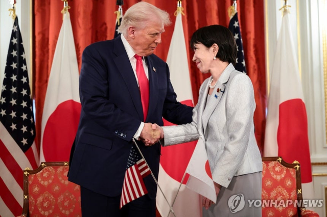 트럼프 미 대통령(왼쪽)과 다카이치 일본 총리.  연합뉴스