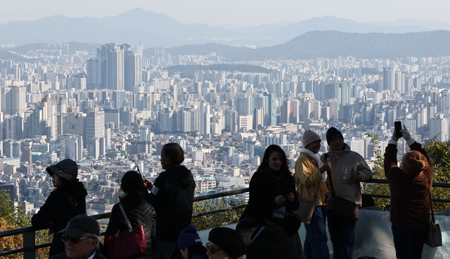 서울 남산에서 바라본 서울 도심 아파트. [연합뉴스 제공]