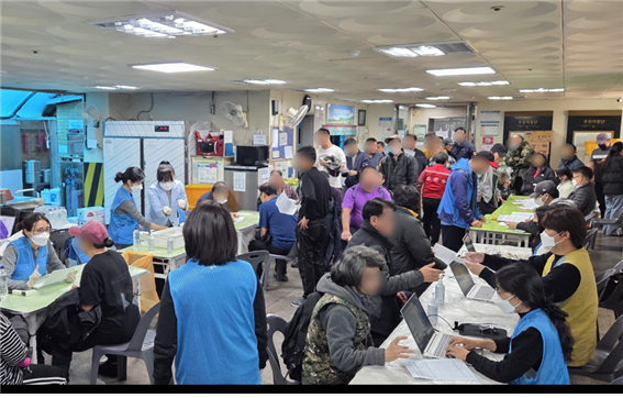 서울의료원은 서울시 나눔진료봉사단과  이달 21일부터 30일까지 취약계층 대상 독감 예방접종을 실시했다. 서울의료원 제공