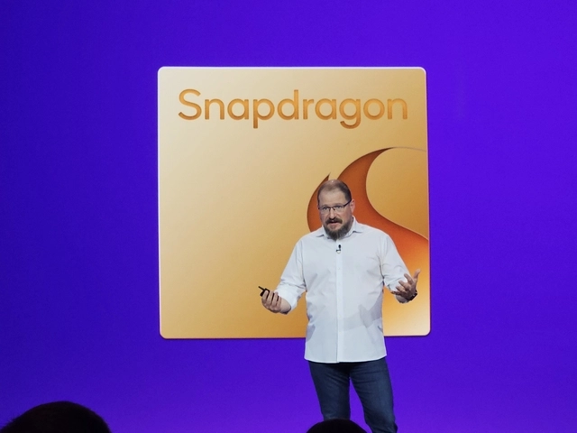 크리스티아노 아몬 퀄컴 최고경영자(CEO)가 지난 9월 미국 하와이주 마우이에서 열린 연례행사 ‘스냅드래곤 서밋 2025’에서 발표하고 있다. 김나인 기자