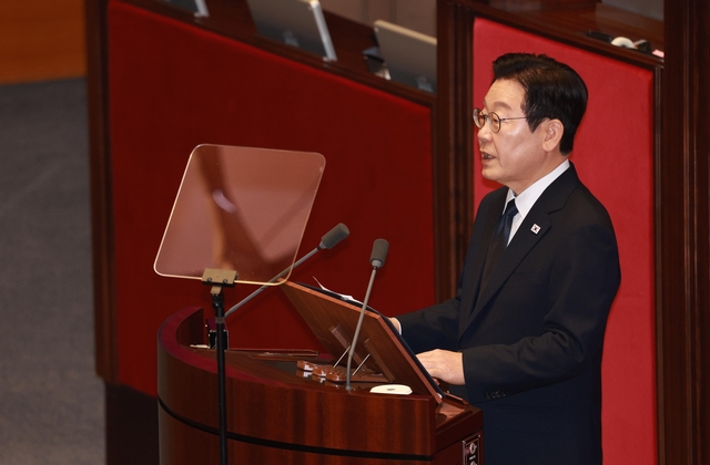 이재명 대통령이 4일 국회 본회의장에서 2026년도 정부 예산안 시정연설을 하고 있다. 연합뉴스