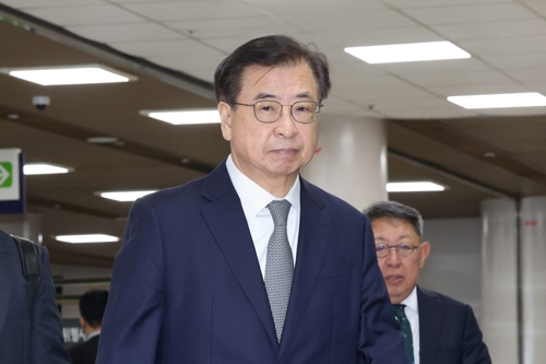 지난 2020년 9월 서해에서 발생한 공무원 피격 사건을 은폐하려 한 혐의로 재판에 넘겨진 서훈 전 청와대 국가안보실장이 5일 서울중앙지법에서 열린 결심 공판에 출석하고 있다. [연합뉴스]