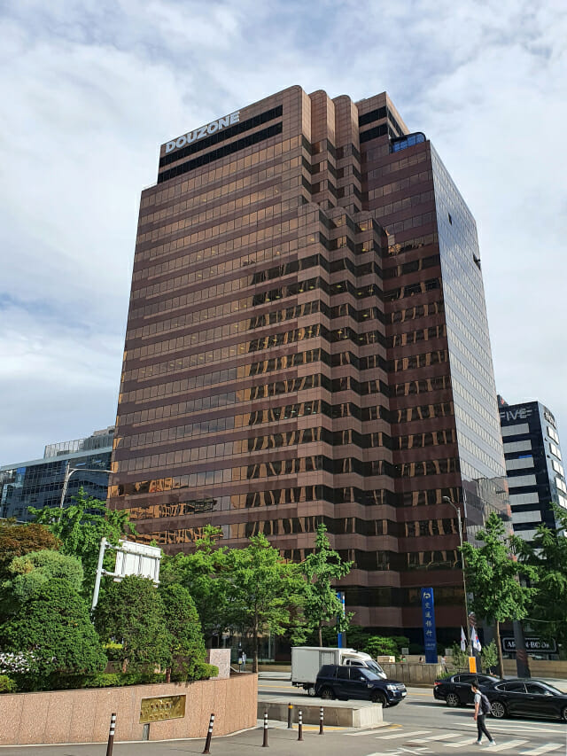 더존을지타워 전경. 더존비즈온 제공