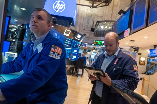 뉴욕증시, 대규모 감원 삭풍에 ‘우수수’…3대 지수 급락 마감