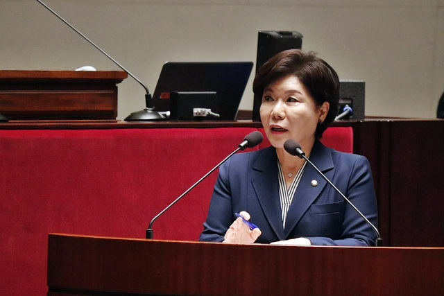 조은희 국민의힘 의원이 11월 6일 국회 본청 예산결산특별위원회 회의장에서 열린 예결특위 종합정책질의에 참석해 정부 측을 상대로 질의하고 있다.<조은희 국회의원 페이스북 사진>