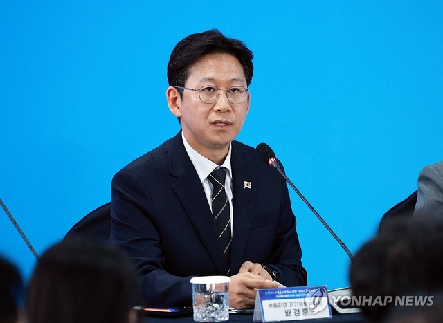 배경훈 부총리 겸 과기정통부 장관이 7일 대전 국립중앙과학관에서 열린 ‘다시 과학기술인을 꿈꾸는 대한민국’ 국민 보고회에서 관련 방안을 발표하고 있다.