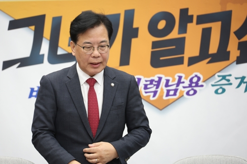 국민의힘 송언석 원내대표가 7일 서울 여의도 국회에서 열린 원내대책회의에 참석하고 있다. [연합뉴스]