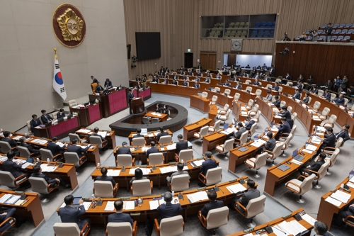 김민석 국무총리가 6일 국회 예결위 회의장에서 열린 전체회의에 참석해 인사말을 하고 있다. 이날 국회 .예결위는 정부가 제출안 2026년도 예산 심의에 본격 돌입했다. 연합뉴스