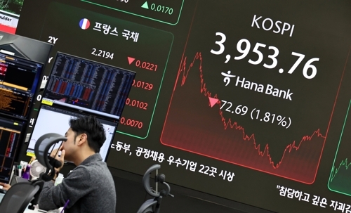 코스피 지수가 지난 7일 서울 중구 하나은행 딜링룸 현황판에 표시되고 있다. [연합뉴스]