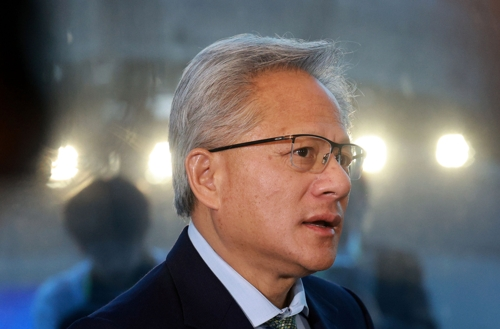 젠슨황 “하이닉스·삼성서 샘플 받았다…TSMC에 웨이퍼 추가 주문”