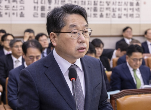 노만석 검찰총장 직무대행이 27일 서울 여의도 국회 법제사법위원회에서 열린 2025년 국정감사에서 기관 업무 보고를 하고 있다.  [연합뉴스]