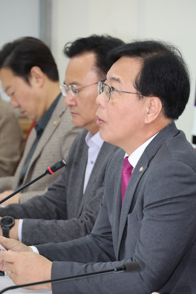 송언석 국민의힘 원내대표가 9일 서울 여의도 국회에서 검찰의 대장동 개발 비리 사건 항소 포기 등 현안 관련 기자간담회를 하고 있다. [연합뉴스]