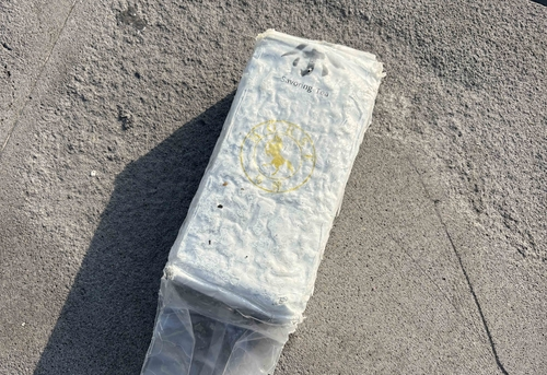 제주시 용담포구서 발견된 ‘차’(茶) 봉지 위장 마약 [제주지방해양경찰청 제공]