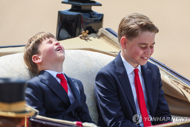 루이 왕자와 조지 왕자 자료사진. 로이터 연합뉴스