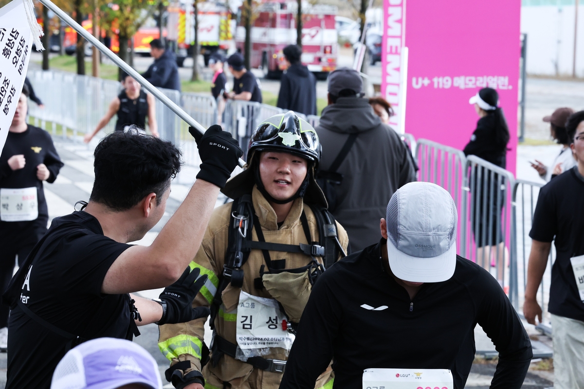 [인터뷰] 방화복 입고 마라톤 완주한 소방관·AI 목소리 복원까지… LGU+, ‘119 메모리얼런’ 연 이유는