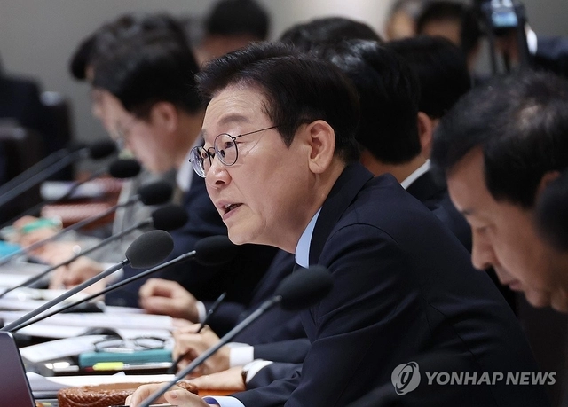 이재명 대통령이 11일 용산 대통령실에서 열린 국무회의에서 발언하고 있다. [연합뉴스]